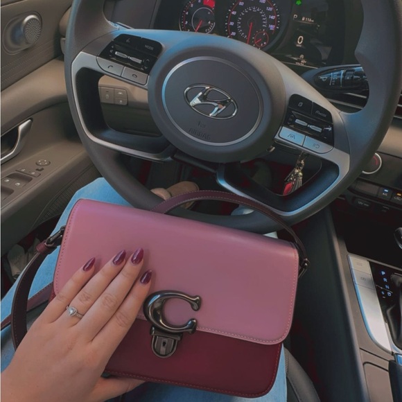 Coach purse perfect condition comes with dust bag - Picture 2 of 2